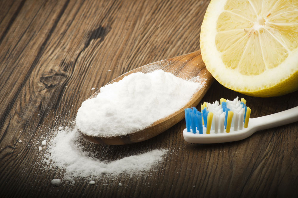 baking soda to clean teeth