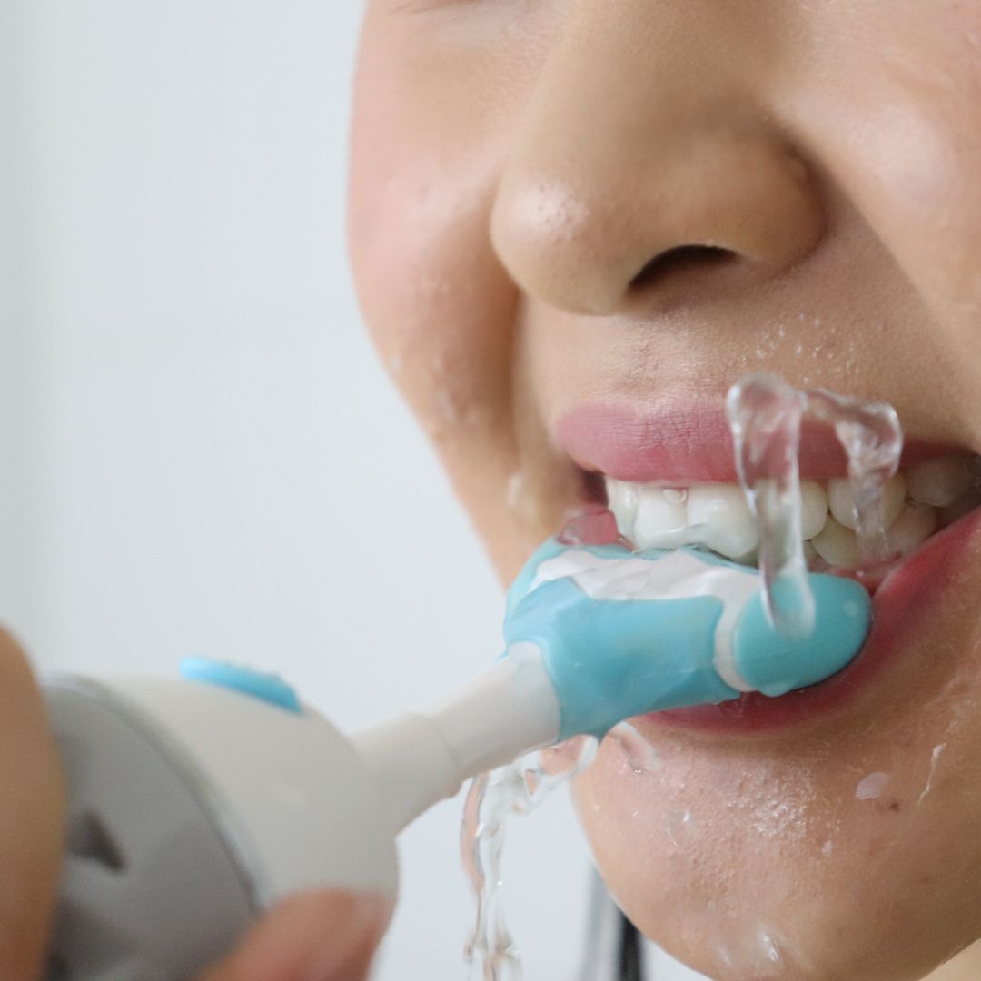 What is the Seven Stream Water Flossing Gum Massager from ToothShower?