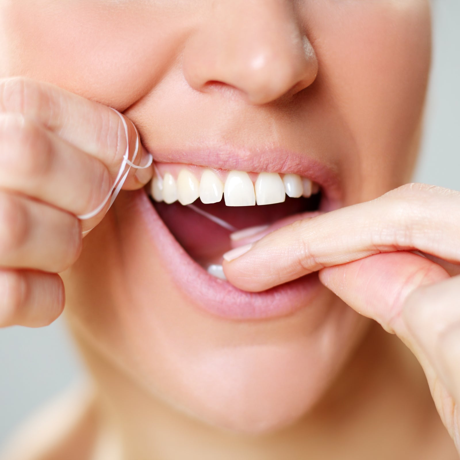 string floss between teeth gingiva, tooth shower