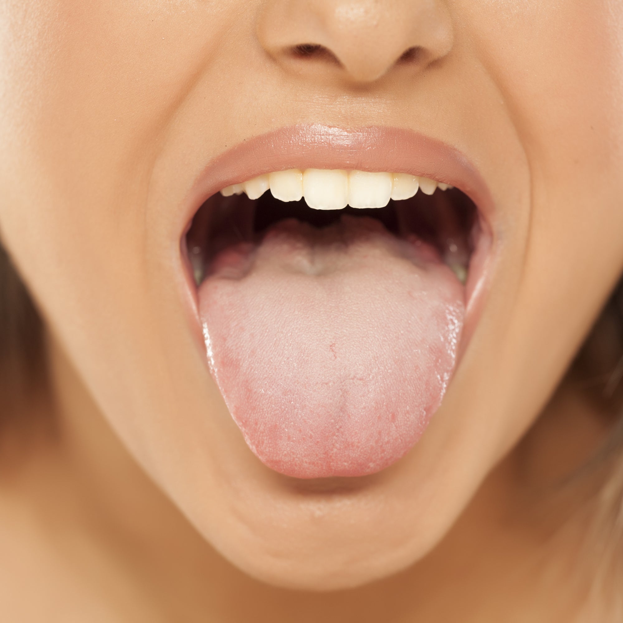 tongue cleaning to remove bacteria and dead skin cells to freshen breath